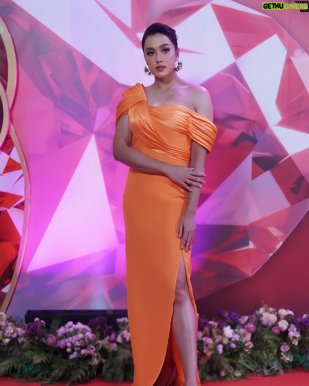 Intan Aletrino - 566 Likes - Insert 21st Anniversary āØ
Gown by @annkellystudio
Red suit by @resti_julieanne
Stylist @thaniasumardi
MUA @athasunny
Hairdo @abob_bobby
