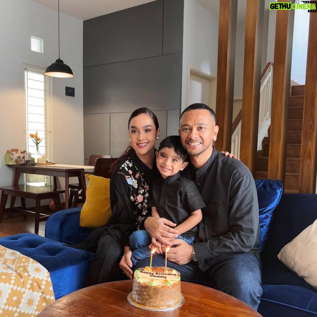 Intan Aletrino - 3 Likes - What a special day! Eid and today is my husbandās birthday š„°
Eid mubarak from my family to yours, mohon maaf lahir dan batin š¤āØ