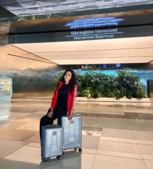 Intan Aletrino Instagram - Yang wajib dibawa ketika libur lebaran selain uang jajan yang banyak, ya koper dari @hedgren.indo 👌🏻