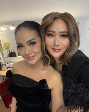 Inul Daratista Instagram - sesi jepret jepret manja❤️
with kesayangan  idola akuhh 😍😍
Mimi KD  @krisdayantilemos