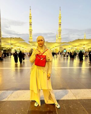 Inul Daratista Instagram - #masyaallahtabarakallah 💋
#alhamdulillah