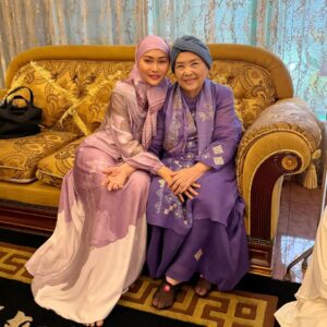 Inul Daratista Instagram - Bismillah semoga Allah lancarkan dan mudahkan Ibadah kami😇❤️💋
aamiin allahumma aamin 💋