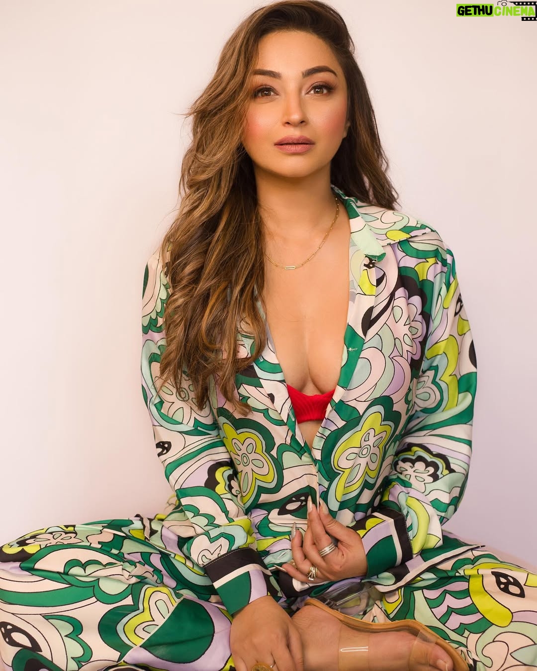 Ira Sone - 2.4K Likes - Dressed to chill ✨
#sundayvibes
.
.
.
.
Wearing- @neofaaofficial
.
Captured by- @pixelpassionfotography
.
MUA- @saniyaa_hameed
.
Hair- @makemeover.sonalishinde
.
.
.
.
.
#ootd #potd #stylediary #whatyouseekisseekingyou