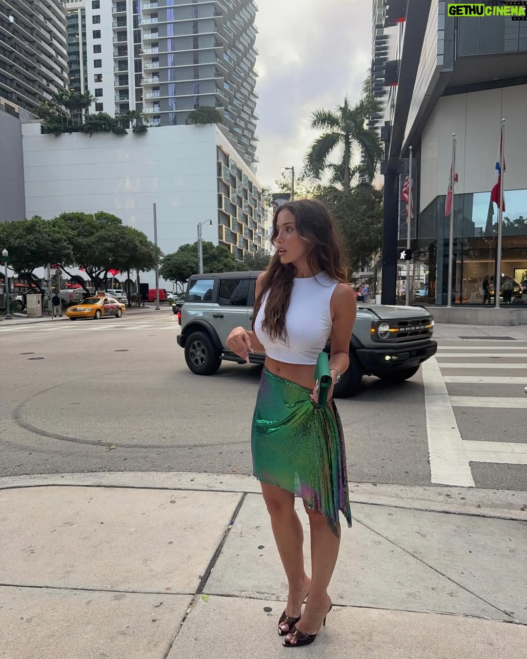 Isabeau Delatour - 68K Likes - Ma name is Carrie Bradshaw