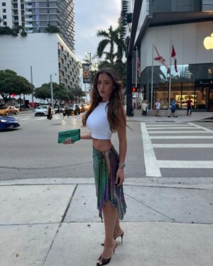 Isabeau Delatour Instagram - Ma name is Carrie Bradshaw
