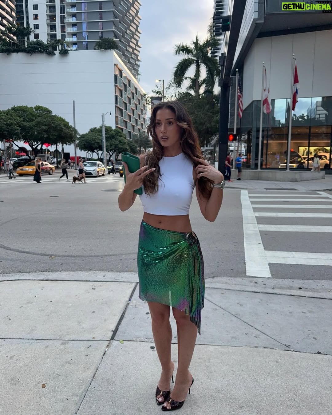 Isabeau Delatour - 68K Likes - Ma name is Carrie Bradshaw