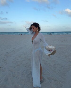 Isabeau Delatour Instagram - Miami blue 🩵