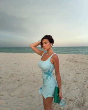 Isabeau Delatour Instagram - Miami pastel dream avec @apmmonaco 🩵

Collaboration commerciale