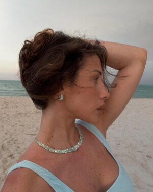 Isabeau Delatour Instagram - Miami pastel dream avec @apmmonaco 🩵

Collaboration commerciale