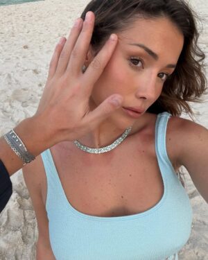 Isabeau Delatour Instagram - Miami pastel dream avec @apmmonaco 🩵

Collaboration commerciale