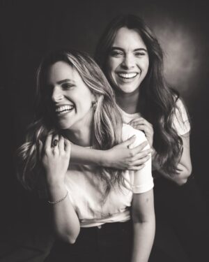 Isabella Castillo Instagram - Risas compartidas, complicidad infinita.

Forever the yin to my yang ✨

Love you!!!

📸: @esquedachris gracias por captar momentos tan hermosos. ♥️