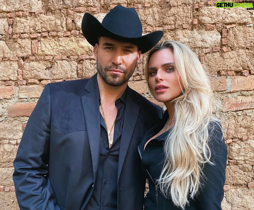 Isabella Castillo - 138.8K Likes - Aqui 🎬 con el mero mero @rafaelamayanunez que bonito grabar contigo 💣💥🔥@elsenordeloscielos @telemundo #Arre #Machin #Macizo #dianaahumada