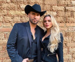 Isabella Castillo Instagram - Aqui 🎬 con el mero mero @rafaelamayanunez  que bonito grabar contigo 💣💥🔥@elsenordeloscielos @telemundo #Arre #Machin #Macizo  #dianaahumada