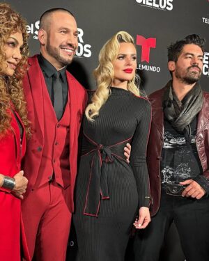 Isabella Castillo Instagram - Noche mágica ✨
@elsenordeloscielos #elseñordeloscielos8 #arre #magic.
.
.
HMU: @makeupartistale 💋