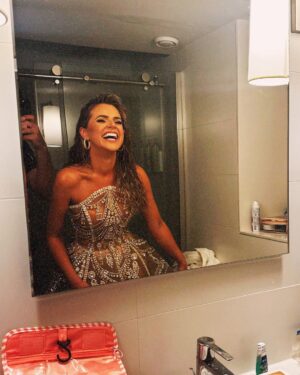 Isabella Castillo Instagram - Que noche la de anoche 🇵🇷Gracias Puerto Rico por el cariño ❤️💙🤍 @premiostumusicaurbano 

Styled by @readingp
Dress @gianninaazar
Jewelry @leslie.motajewelry
Glam @makeupbyadrielortiz