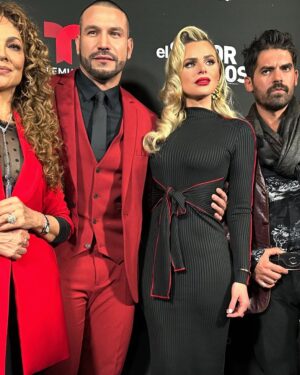 Isabella Castillo Instagram - Noche mágica ✨
@elsenordeloscielos #elseñordeloscielos8 #arre #magic.
.
.
HMU: @makeupartistale 💋