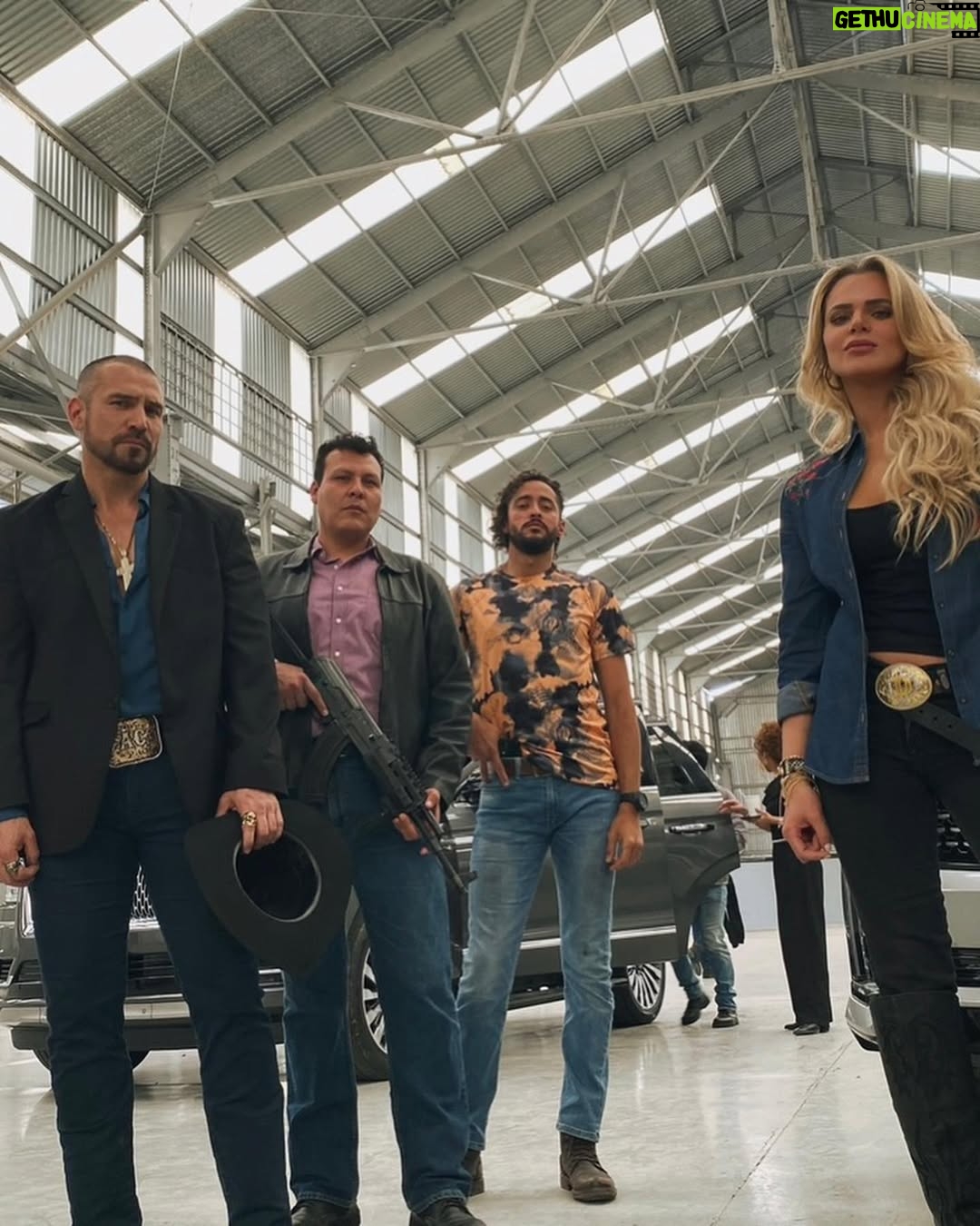 Isabella Castillo - 111.8K Likes - Hoy termina la 8va temporada de @elsenordeloscielos
Gracias Dios por ponerme en el camino de esta serie que nos enseñó a todos que lo que a veces parece imposible Dios lo hace posible. Gracias @rafaelamayanunez por traer de vuelta a Aurelio Casillas, a todos mis compañeros actores por el compromiso y los buenos momentos, al equipo técnico, a esas tantas personas que estan detras de camara y que no se mencionan, al creador de ésta historia @zelkoland a los productores @karenbarroeta @xcantuarias22 @andysalastv @haroldsanchez5117 y a todos los seguidores de está saga que despues de tantos años siguen manteniendo ESDLC como su serie numero uno!!!!
No se pierdan el Gran Final de esta temporada a las 9pm/8c por @telemundo 🔥🔥🔥🔥🔥🔥
#ARRE