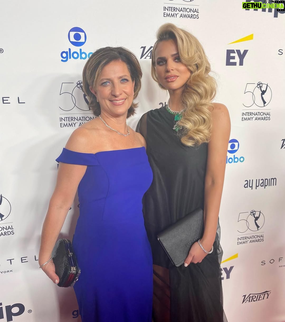 Isabella Castillo - 74.4K Likes - @iemmys what an amazing night! The best company 🖤las mejores risas, las mejores charlas.. I love you guys 🤍 el #emmy Se quedó en casa @telemundo @nbcuniverso FELICIDADES 🍾🎉🎊 @karenbarroeta @mariabadillot @xcantuarias22 @zelkoland @maryblacksuarez @jackybrv @ximenaherrera7 !!!!!!
DREAM TEAM 🤍
GLAM.
Stylist: @nessdeluna .
Dress: @alersundi .
Jewels: @iconique.jewels .
HMU: @makeupartistale .