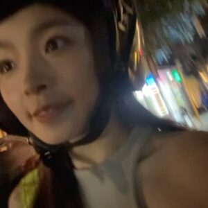 Isabella Chan Instagram - 喂，最近先成日講起，居然未試過來一場話走即走既旅行！ 
我就係好想，某夜深夜同朋友講得慶起，即刻一齊執喼然後機場見來快個閃！ ！  我整係諗下個心都有啲high .. 為左呢個計劃其實我連電話卡都買齊左….

又第二個問題喇，咁快閃去邊好呢？ 又想去泰國勁食mango糯米飯，個間海南雞飯仲有佢個苦瓜湯，然後在街上行下行下晚上回酒店前又去個超市；
又掛住峇里UBUD既寧靜，個種寧靜係令人深度休息，早上六時起床去上課都朝氣勃勃，然後下課就去按摩，日復日，仲可以食到正宗既印尼蝦片😹 

AirAsia依家開左新航線有得去沖繩🎏！ 今年6月1號就首航，我就未去過沖繩，但係都好想知究竟沖繩嘅菠蘿係咪特別好味呢😹😹😹

AirAsia全線機票75折*呀😻
⁠✈️香港/ 澳門直飛吉隆坡/ 亞庇(沙巴)/ 曼谷 (廊曼)/ 馬尼拉 / 雅加達/ 沖繩
⁠✈️中轉至馬爾代夫、喀比、長灘島、科莫多、珀斯
全球超過130個目的地，真係話走即走，走去邊都得！🌍

🔻預訂日期：即日起至2025年4月27日
🔻出發日期：2025年4月28日至11月30日（長假期、暑假期都有折！😍）
🔻標準座位選擇 75 折*及寄艙行李最高可享 5 折*，寄艙行李不限件數！
🔻機票價錢已包一件7kg手提行李🧳
🔻快啲download AirAsia MOVE或者飛去AirAsia嘅官網買飛啦！
https://air.asia/vZKYD

*優惠受條款與細則約束。

@flyairasia #FlyAirAsia #airasia #東南亞航空公司 #全球最佳低成本航空公司 #全線機票75折