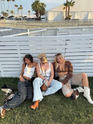 Isadee Jansen Instagram - just another day in the desert 🏜️