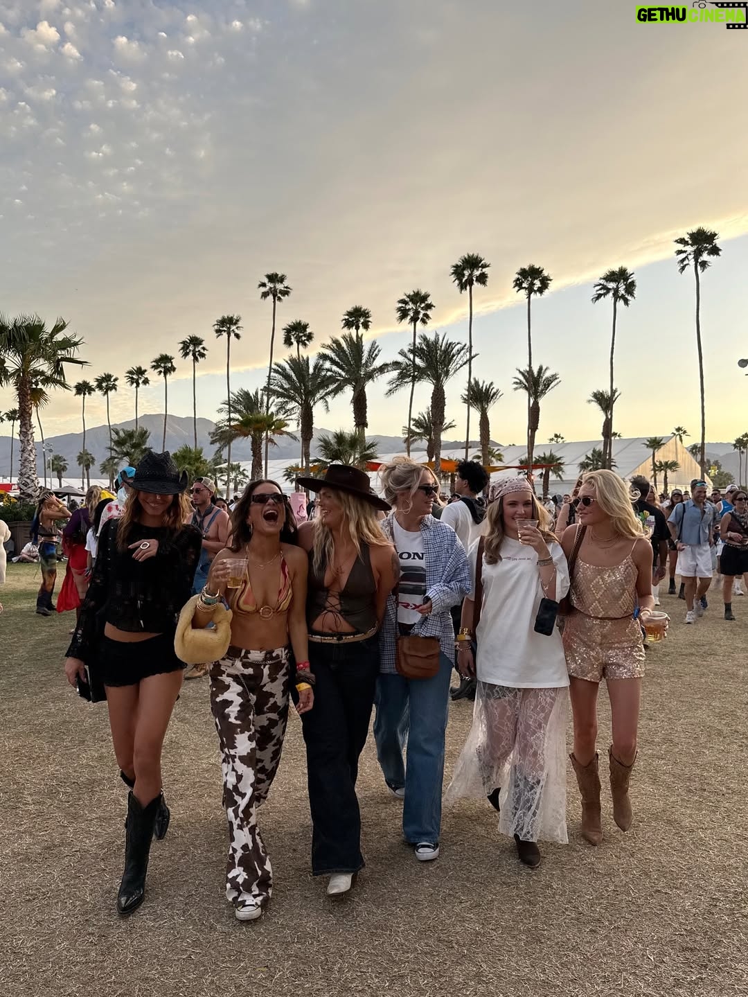 Isadee Jansen - 7K Likes - girl chella āØš¤ā¤ļøāš„