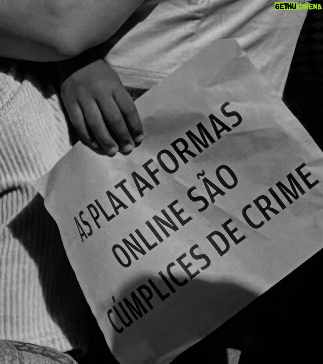 Iva Domingues - 29.1K Likes - BASTA !
Estou farta. Estou zangada. Estou revoltada com a violência a que estamos sujeitas, todos os dias.
Estou revoltada com a impunidade dos agressores.
Se não entendes a nossa dor, se não percebes as lágrimas desta revolta, não podes ser humano …E não não sei o que tens no lugar do teu coração .
344 mulheres violadas ente Janeiro e Setembro de 2024. 38 mulheres violadas por mês!
TRINTA E OITO, POR MÊS !
Entre 1 de janeiro e 30 de setembro de 2024 o Observatório de Mulheres Assassinadas registou 20 femicídios consumados e 30 tentativas de femicídio.
Entre 2022 e 2024 foram assassinadas 56 mulheres !
A lei tem que mudar. Os tribunais têm que mudar. As instituições têm que mudar .
ACORDEM ! estão a matar-nos todos os dias .
( link para assinar a petição da violência contra as mulheres , na Bio )