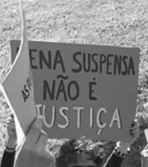 Iva Domingues Instagram - BASTA ! 
Estou farta. Estou zangada. Estou revoltada com a violência a que estamos sujeitas, todos os dias. 
Estou revoltada com a impunidade dos agressores.
Se não entendes a nossa dor, se não percebes as lágrimas desta revolta, não podes ser humano …E não não sei o que tens no lugar do teu coração .

344 mulheres violadas ente Janeiro e Setembro de 2024. 38 mulheres violadas por mês! 
TRINTA E OITO, POR MÊS !
Entre 1 de janeiro e 30 de setembro de 2024 o Observatório de Mulheres Assassinadas registou 20 femicídios consumados e 30 tentativas de femicídio. 
Entre 2022 e 2024 foram assassinadas 56 mulheres ! 
A lei tem que mudar. Os tribunais têm que mudar. As instituições têm que mudar . 

ACORDEM ! estão a matar-nos todos os dias .

( link para assinar a petição da violência contra as mulheres , na Bio )