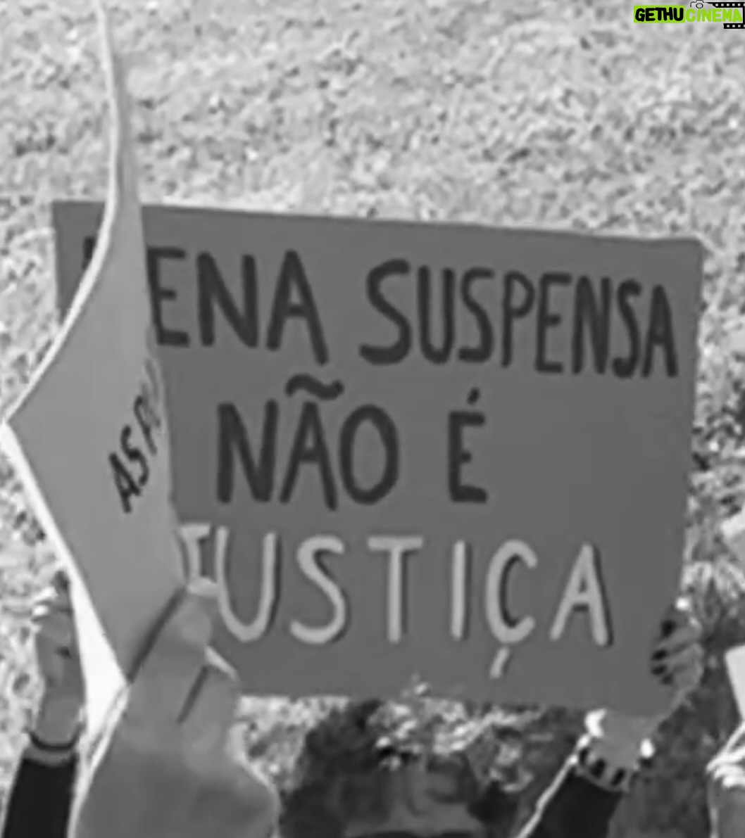 Iva Domingues - 29.1K Likes - BASTA !
Estou farta. Estou zangada. Estou revoltada com a violência a que estamos sujeitas, todos os dias.
Estou revoltada com a impunidade dos agressores.
Se não entendes a nossa dor, se não percebes as lágrimas desta revolta, não podes ser humano …E não não sei o que tens no lugar do teu coração .
344 mulheres violadas ente Janeiro e Setembro de 2024. 38 mulheres violadas por mês!
TRINTA E OITO, POR MÊS !
Entre 1 de janeiro e 30 de setembro de 2024 o Observatório de Mulheres Assassinadas registou 20 femicídios consumados e 30 tentativas de femicídio.
Entre 2022 e 2024 foram assassinadas 56 mulheres !
A lei tem que mudar. Os tribunais têm que mudar. As instituições têm que mudar .
ACORDEM ! estão a matar-nos todos os dias .
( link para assinar a petição da violência contra as mulheres , na Bio )