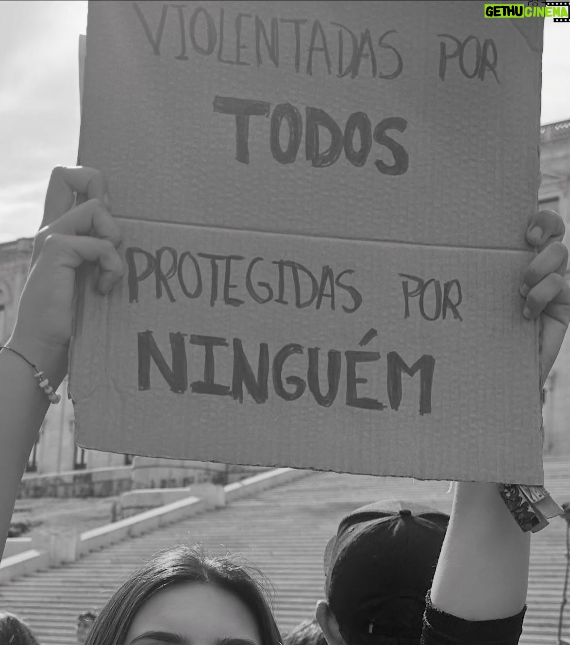 Iva Domingues - 29.1K Likes - BASTA !
Estou farta. Estou zangada. Estou revoltada com a violência a que estamos sujeitas, todos os dias.
Estou revoltada com a impunidade dos agressores.
Se não entendes a nossa dor, se não percebes as lágrimas desta revolta, não podes ser humano …E não não sei o que tens no lugar do teu coração .
344 mulheres violadas ente Janeiro e Setembro de 2024. 38 mulheres violadas por mês!
TRINTA E OITO, POR MÊS !
Entre 1 de janeiro e 30 de setembro de 2024 o Observatório de Mulheres Assassinadas registou 20 femicídios consumados e 30 tentativas de femicídio.
Entre 2022 e 2024 foram assassinadas 56 mulheres !
A lei tem que mudar. Os tribunais têm que mudar. As instituições têm que mudar .
ACORDEM ! estão a matar-nos todos os dias .
( link para assinar a petição da violência contra as mulheres , na Bio )