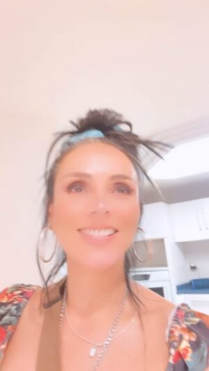 Ivonne Montero Instagram - Extraordinariamente llegan a nosotros necesarios cambios, y divinos proyectos.. MARAVILLOSO DÍAS VENDRÁN!! en el momento preciso.. el tiempo de Dios.. Están ocurriendo tantas bendiciones.. y cómo no tenerlas si vienen de ustedes Familia tan querida y amada.. de verdad.. tanto que agradecerles.. a todos los amo.. a todoooos!! 🙏🏻🍀🌸💞🦋💞🌸🍀🙏🏻