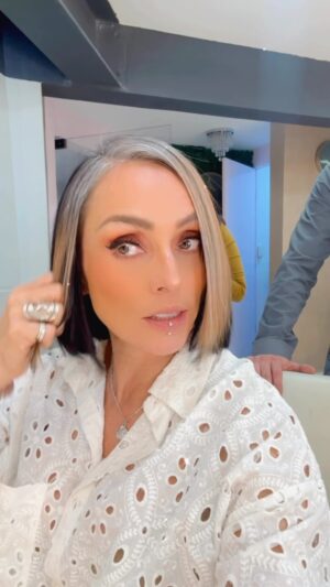 Ivonne Montero Instagram - Y este fue el resultado final Familia.. ESTOY FELIZ POR MI NUEVO LOOK..
Qué opinan ? Les gusta?
🤭🦋💞🦋🤭