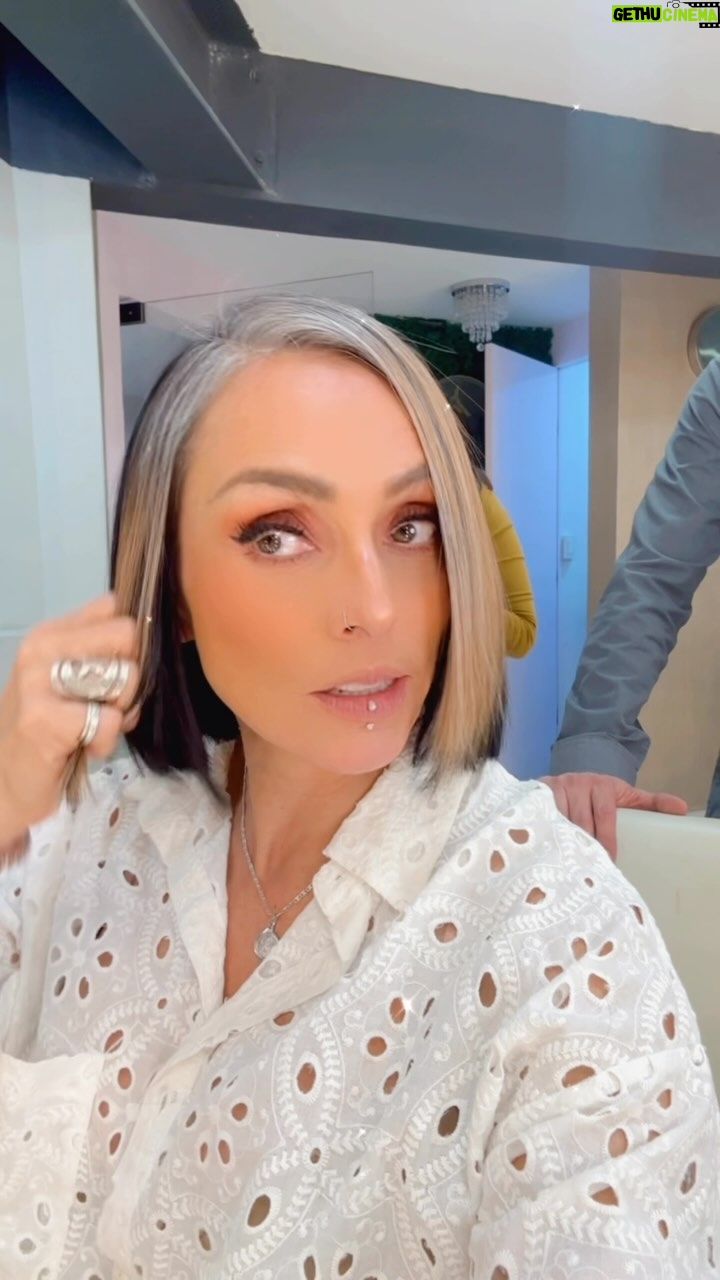 Ivonne Montero - 28.6K Likes - Y este fue el resultado final Familia.. ESTOY FELIZ POR MI NUEVO LOOK..
Qué opinan ? Les gusta?
🤭🦋💞🦋🤭