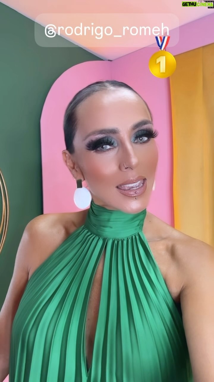 Ivonne Montero - 21.5K Likes - Siiii #teamromeh en esta cuarta temporada de LCDLF
Todos contigo @rodrigo_romeh
🦋💞🥇💞🦋