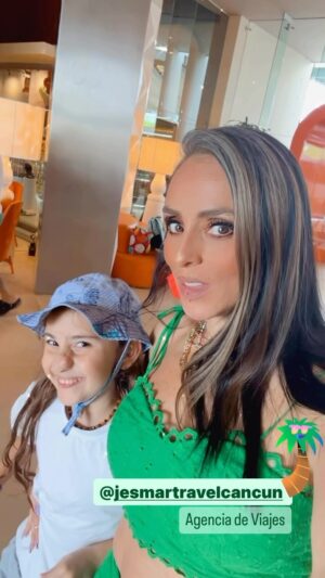 Ivonne Montero Instagram - Checa cualquier opción que tú desees dentro de la Riviera Maya por medio mi mis agentes de viajes 
🌴@jesmartravelcancun 🌴 
LA PASARÁS INCREÍBLE.. nosotras por lo mientras disfrutaremos de Aqua 
💦Nickkkk yeaiii!💦 CONTÁCTALOS!!
#jesmartravel #agenciaseviajes #rivieramaya #hotelesrivieramaya #transportacionterrestre #vacaciones #vacationplanner #diversion #familia