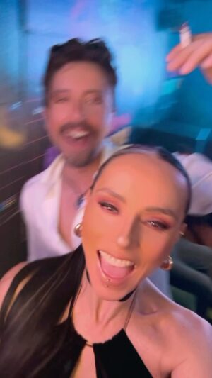 Ivonne Montero Instagram - @lacalledelassirenas.club ÉXITO EN ESTA NUEVA ETAPA EN LA ROMA.. la pasamos increíble! TIENEN QUE IR FAMILIA😎🎉🎊🍾💞💃🏻✨🦋