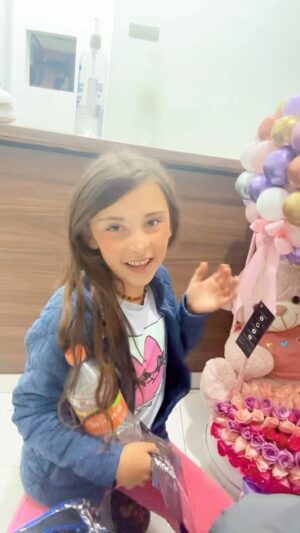 Ivonne Montero Instagram - Mis reinas hermosas!! SON LO MÁXIMO 🦋💞🦋.. mi @cel.yn5 mi @gigi.alfano muchas gracias por tan HERMOSISISISISISISMA SORPRESA! 🥳🦋💞🦋🥳 #lasamamos