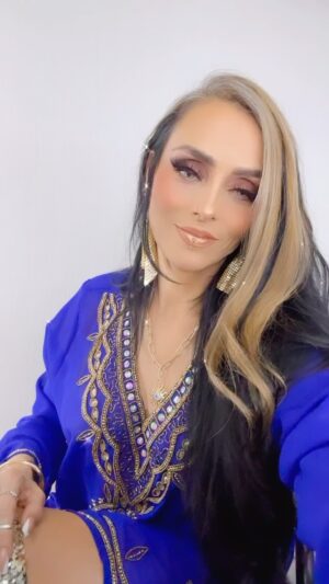 Ivonne Montero Instagram - Vayan a @spotyfymusic familia a escuchar mi tema 🎙️ #veneno 🎙️ con La Internacional Carro Show.. les va a encantar.. ✨🤩🦋🎶🦋🤩✨