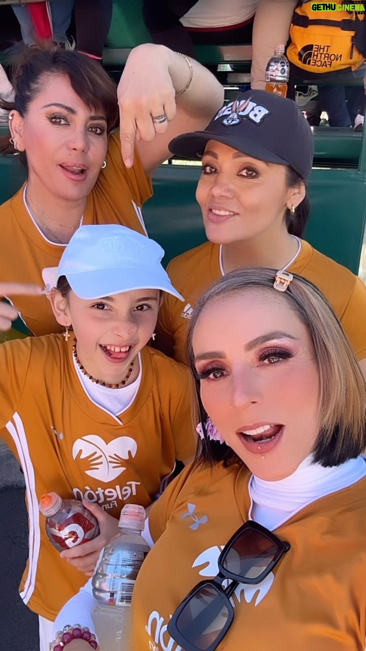 Ivonne Montero - 5.1K Likes - Ayer estuvimos apoyando al @teletonmexicooficial en los partidos que se celebran para esta noble causa.. mi princesa fue la estrella del equipo.. #teletónorgullosamentetercos 🤪
14 de Diciembre.. muy pronto!