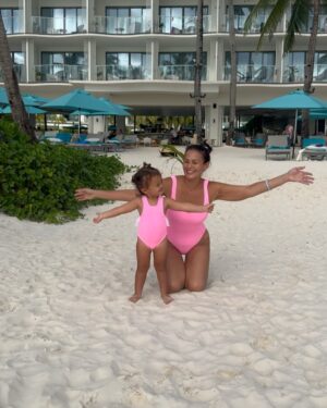 Iza Calzado Instagram - Just a couple of months ago I was twinning at the beach with my little girl. 💖👯‍♀️ and soon we’ll be heading to our next destination! ⛰️

Ps. Thank you Lolly @fridaywintle for Deia’s super cute @hunzag swimsuit and to @araw.theline for having the same colour in your store at the perfect time! ✨