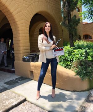 Jackie Sauza Instagram - Grabando 🎥 andamos sin parar 🎬 Muy Agradecida por su gran apoyo amigos 🙏🏻❤️