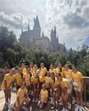 Jacqueline Bracamontes Instagram - Fin de semana de pura celebración por el cumpleaños 12 de Jacky en @universalorlando! 🎢  Mil gracias por esta experiencia increíble, estamos disfrutando al miiiiil! #UniversalOrlando”