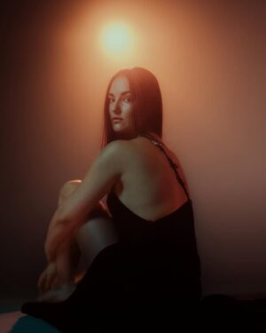 Jade Fraser Instagram - “Hay tres maneras de hacer las cosas: la correcta, la incorrecta y la mía.” Casino (1995)

Siempre brillando la talentosa @jadefrasermx 
#portrait #fotografia #filmportrait #film #filmphotography
