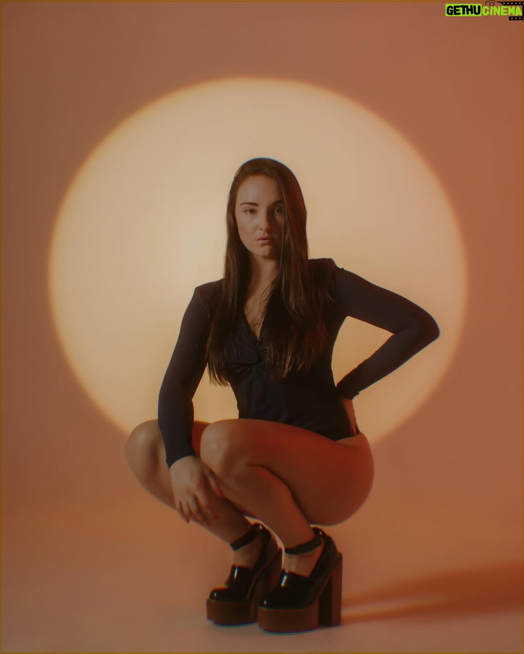 Jade Fraser - 20.4K Likes - “Sólo hay una persona que puede decidir lo que voy a hacer, y soy yo mismo”.
Ciudadano Kane (1941).
Participación especial de @jadefrasermx 📸
.
.
.
#sony #canon #retrato #filmportrait #nikon