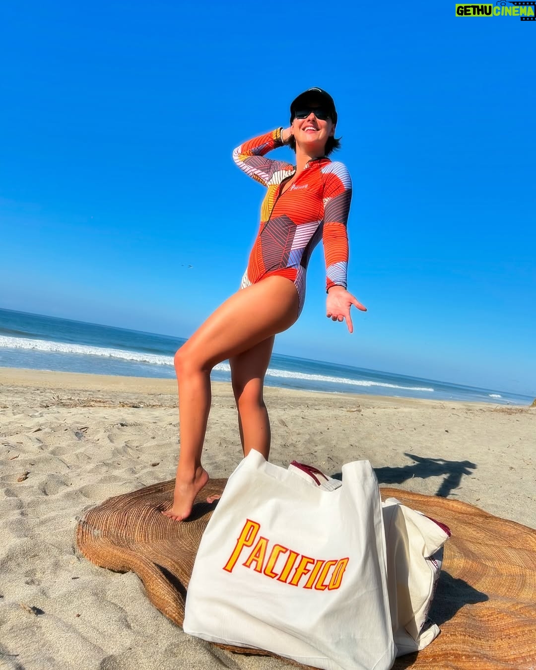 Jade Fraser - 3.1K Likes - Me encanta que @cervezapacificomx & @veoveo.mx  hayan encontrado la forma de reusar desperdicio plástico y convertirlo en estos hermosos trajes de baño hechos 100% de plástico reciclado! ♻️ El mío me encanta y si tú quieres uno igual! Es super sencillo, solo tienes que responder a una pequeña encuesta y ellos te lo mandan hasta tu casa! Acá te dejo el link 👉🏻 https://survey.typeform.com/to/vE56ktOf. 
Recicla y reinventa! 🩱
 @surfopenleague @wdcdmxgnp #puertoescondido #zicatela #zicatelasurf #friends #zicatelamoments