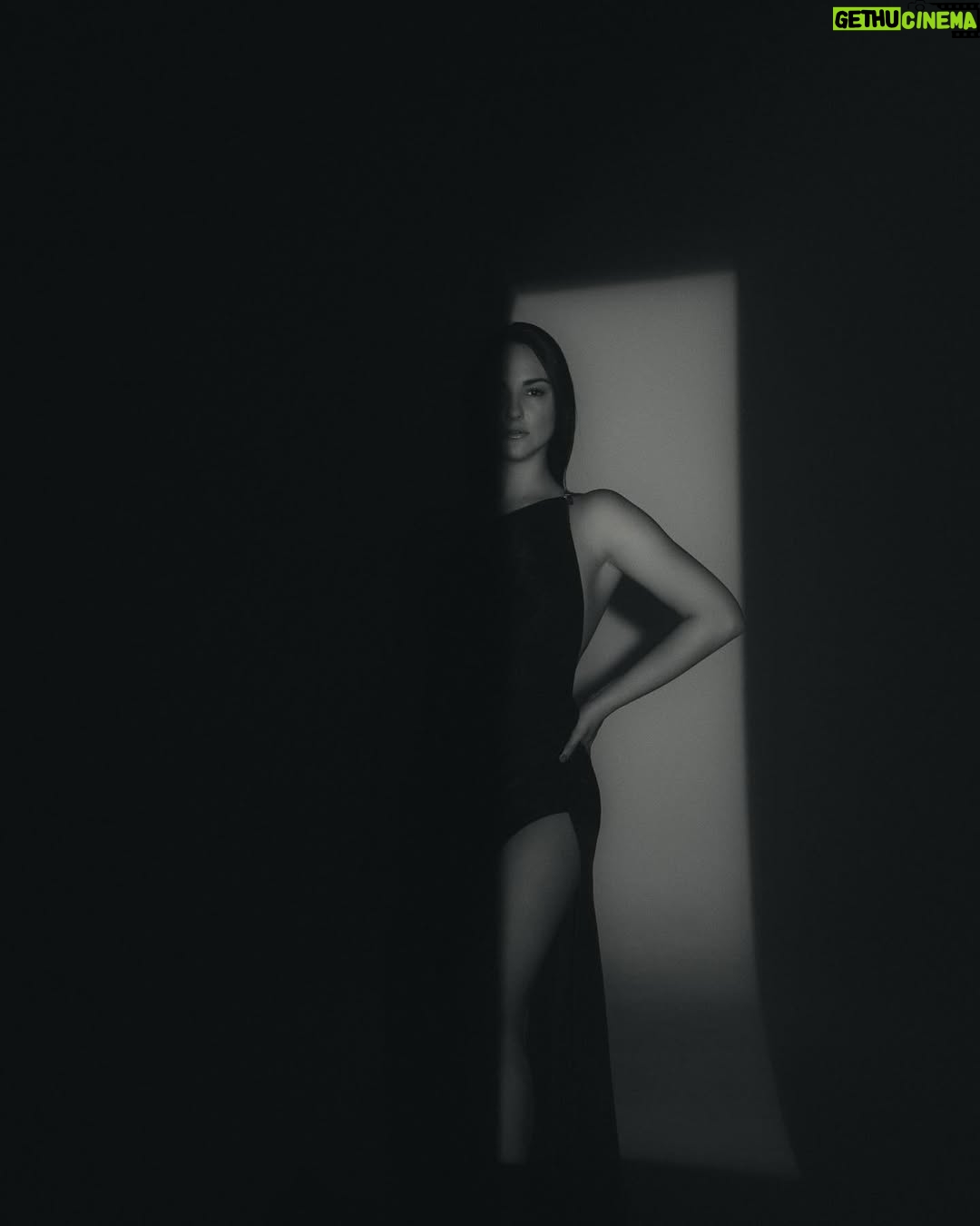 Jade Fraser - 5.1K Likes - Luce e ombra 🌓
📸 : @dniel_cole