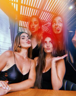 Jade Fraser Instagram - Este cuarteto de chicas el día de hoy hicieron pruebas para el mismo papel y esa prueba fue la razón de esta convivencia 😁 como bien dijo @barbaraislas SORORIDAD entre mujeres ante cualquier situación (hasta un casting)  y la neta es que estuvo bien chingon convivir con grandes actrices, compañeras y próximas amigas. 😜 tenía muchas ganas de conocerte @galamontes y convivir contigo @jackiesauzaoficial (gracias por ayudarme a repasar el texto) Gracias chicas fue una linda tarde! 💕🥰🤩
#mujereschingonas #actrices #womanpower