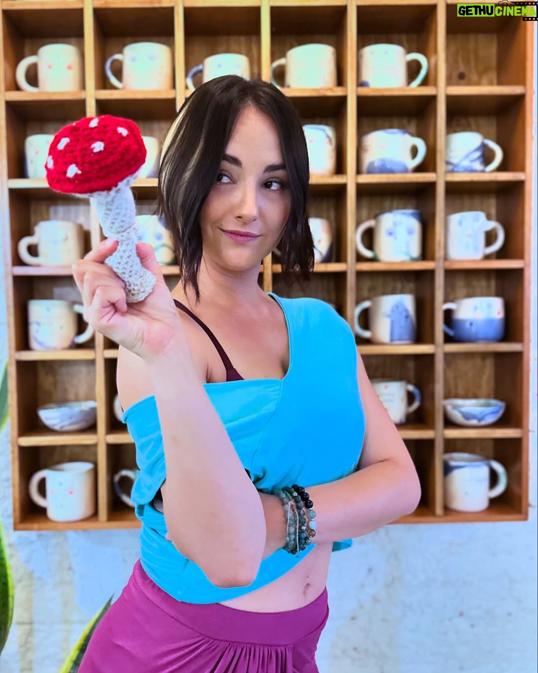 Jade Fraser - 3.8K Likes - Auténtica admiración y respeto, liberan la verdad en nosotros. #ritamusi #tiramisù 🎭☕️🍰🫖🍮@cafelibertad_condesa 

Fotito de don Juanchi nuestro DP: @juanchomurieldp para @intangible.pelicula 🎬🎭
