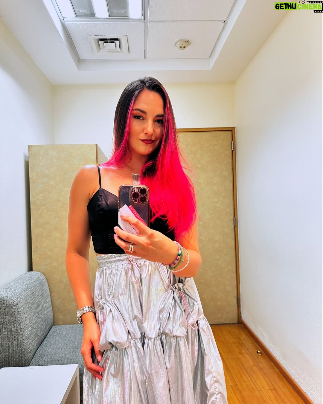 Jade Fraser - 7.1K Likes - Es Hoy
Es Hoy
Es Hoy 6:50 pm en @quebuenahora por @canalunicable con mi apa @omarfierrooficial y @nicolaporcella12 🤙🏽
Stylist de: @shopcider_mx 👌🏽👗🫶🏽