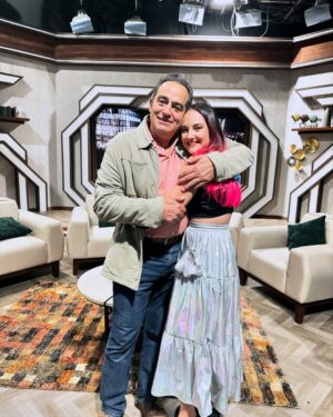 Jade Fraser Instagram - Es Hoy 
Es Hoy 
Es Hoy 6:50 pm en @quebuenahora por @canalunicable con mi apa @omarfierrooficial y @nicolaporcella12 🤙🏽 

Stylist de: @shopcider_mx 👌🏽👗🫶🏽
