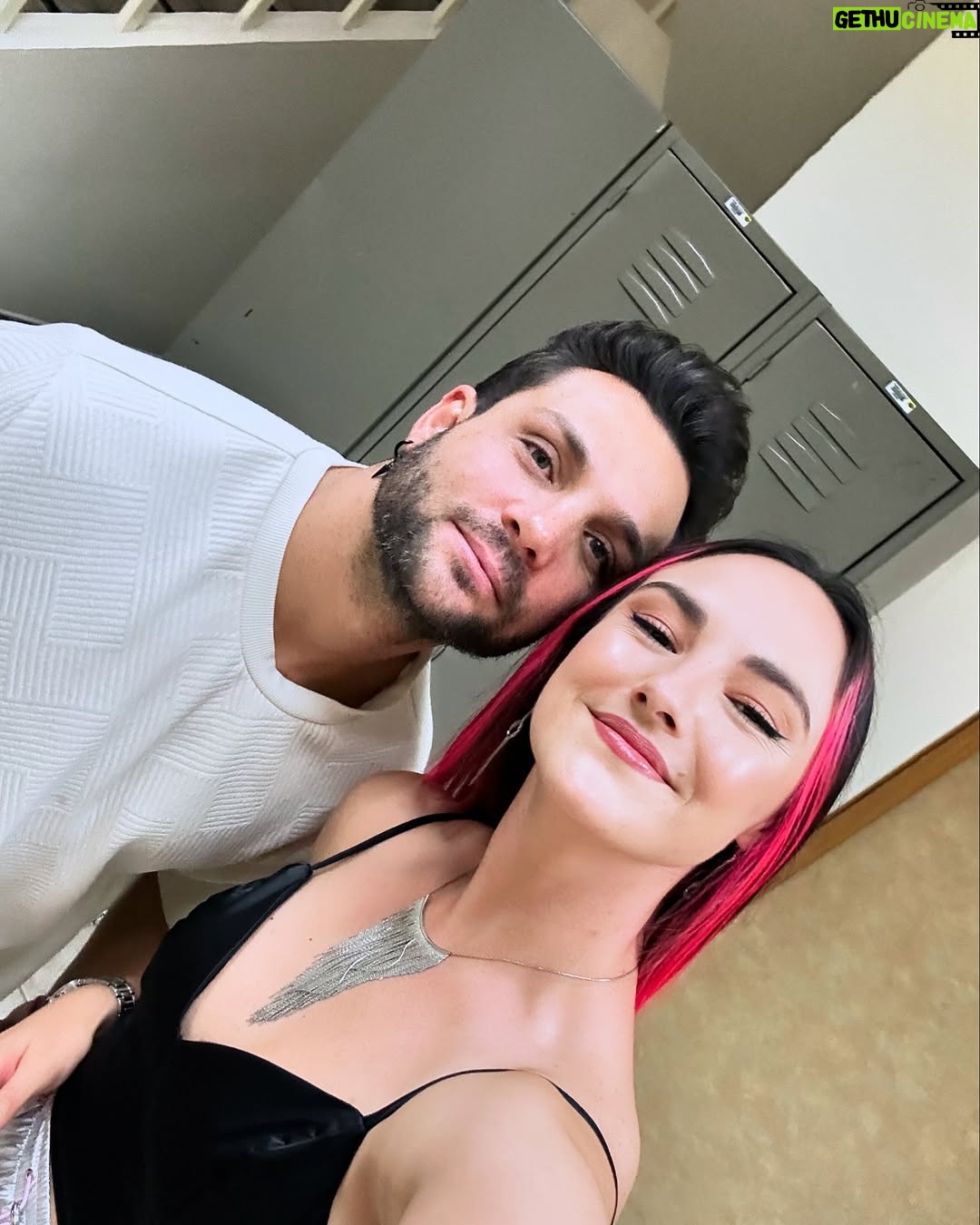 Jade Fraser - 7.1K Likes - Es Hoy
Es Hoy
Es Hoy 6:50 pm en @quebuenahora por @canalunicable con mi apa @omarfierrooficial y @nicolaporcella12 🤙🏽
Stylist de: @shopcider_mx 👌🏽👗🫶🏽
